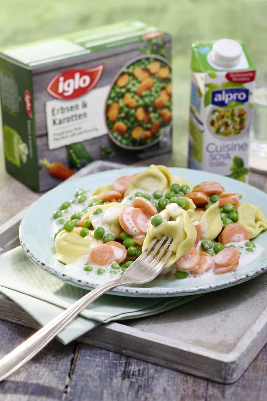 iglo_alpro_pasta_in_cremiger_erbsen_moehren_sauce