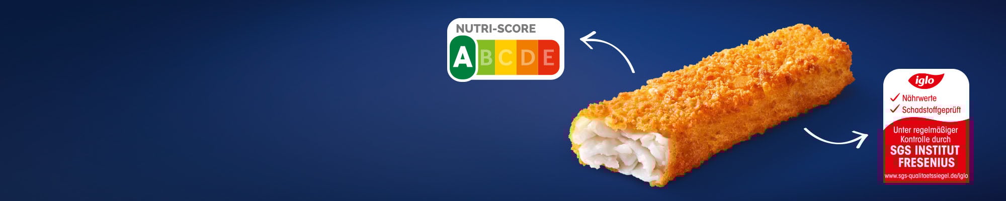 Fischstäbchen auf blauem Hintergrund