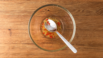 Rotes Curry Schlemmer-Filet mit Kokos-Reis, Gurkensalat & crunchy Topping Step 14