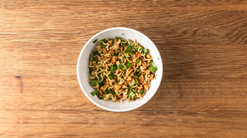 Rotes Curry Schlemmer-Filet mit Kokos-Reis, Gurkensalat & crunchy Topping Step 16