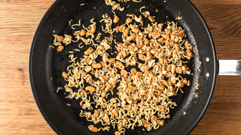 Rotes Curry Schlemmer-Filet mit Kokos-Reis, Gurkensalat & crunchy Topping Step 6