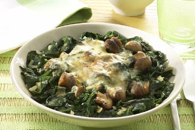 Champions auf Blattspinat