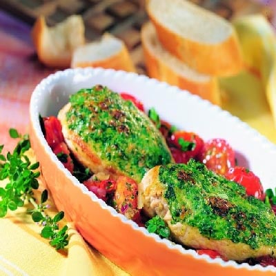 Hähnchenbrust unter der Spinat-Haube