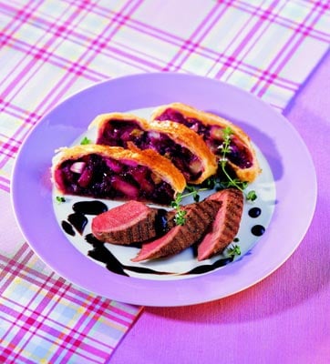 Lammrücken an Rotkohlstrudel