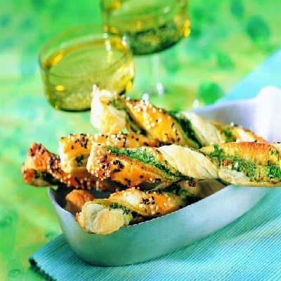 Pikante Blätterteigstangen