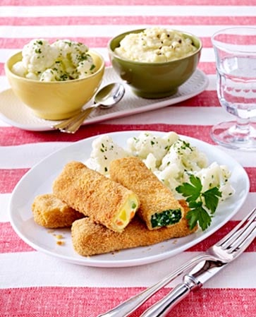 Spinat und Gemüsestäbchen mit Kartoffelpüree