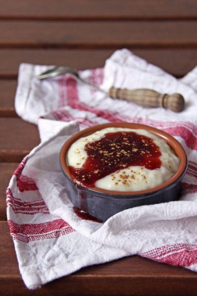 Zitronen Milchreis mit Erdbeermarmelade