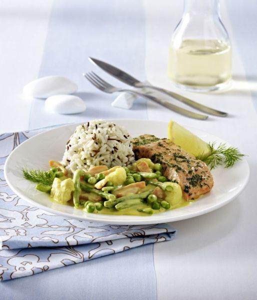 Lachsfilet auf Currygemüse