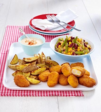 Kartoffelspalten mit Chicken Cheese Nuggets