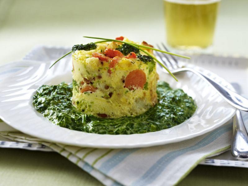 Ciabattatörtchen auf Spinatpüree