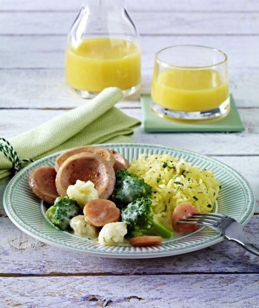 Gebratene Fleischwurst Auf Rahmallerlei