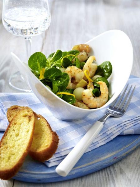 Garnelen auf Feldsalat