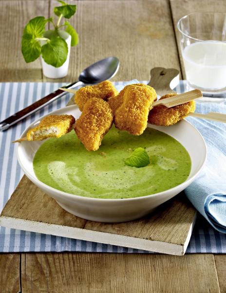 Kalte Erbsensuppe mit Minze