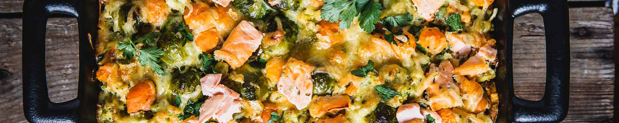 Lachs-Auflauf mit Rosenkohl und Süßkartoffel