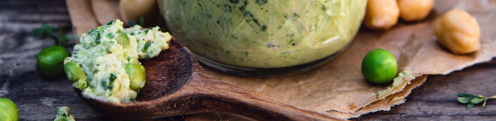 Gartenerbsen-Hummus