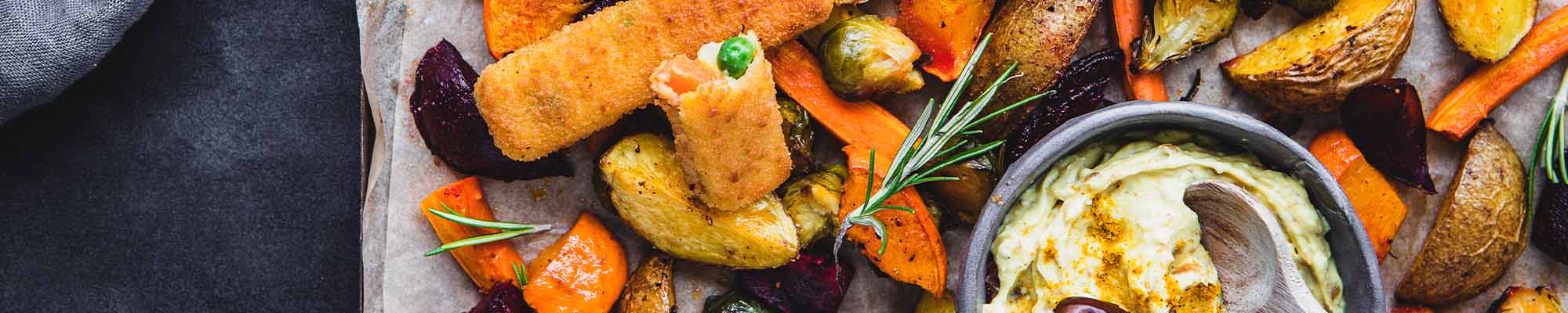 Gemüsestäbchen mit Winter Ofengemüse und Dattel Curry Dipp