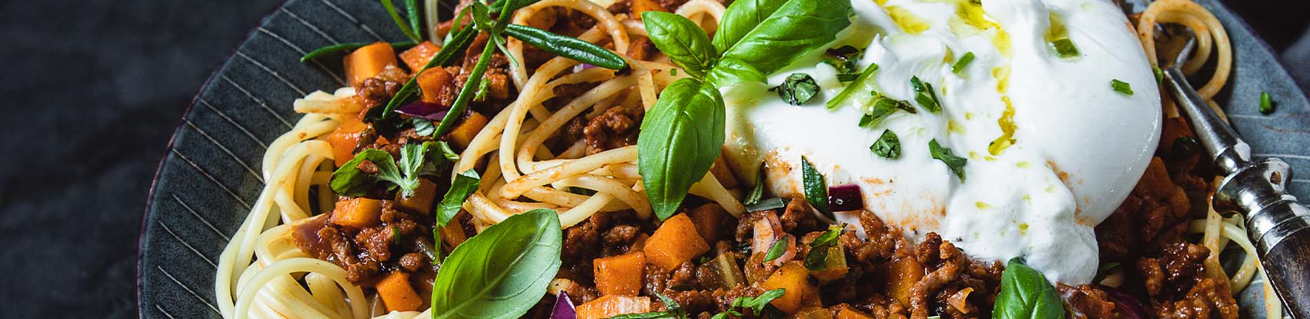 Leckere Spaguetti Bolognese mit Burrata
