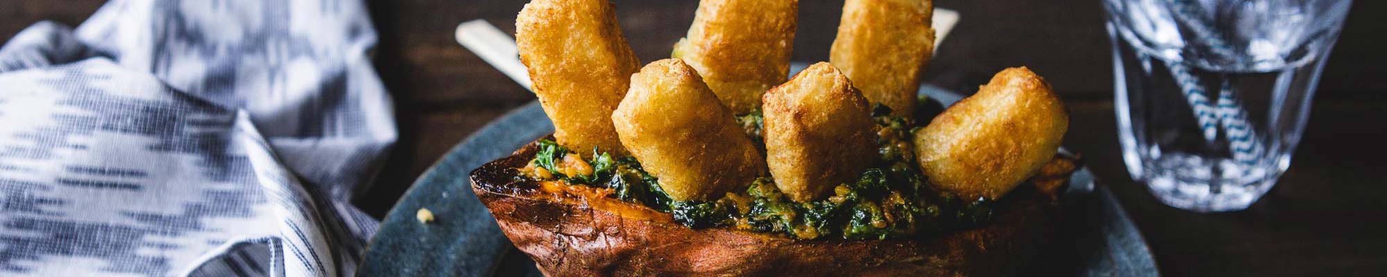 Süßkartoffel-Schiffchen mit Backfisch-Stäbchen