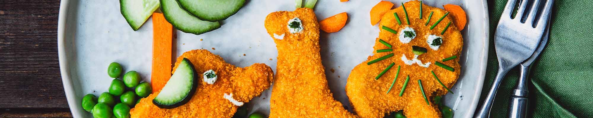 Safari Teller mit Gartenerbsen, Gemusepalme und Gartenkrauter Dipp