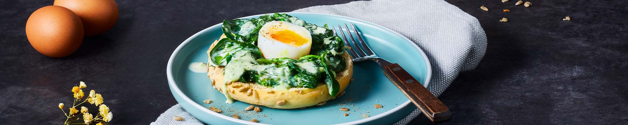 Spinat-Bagel mit Ei