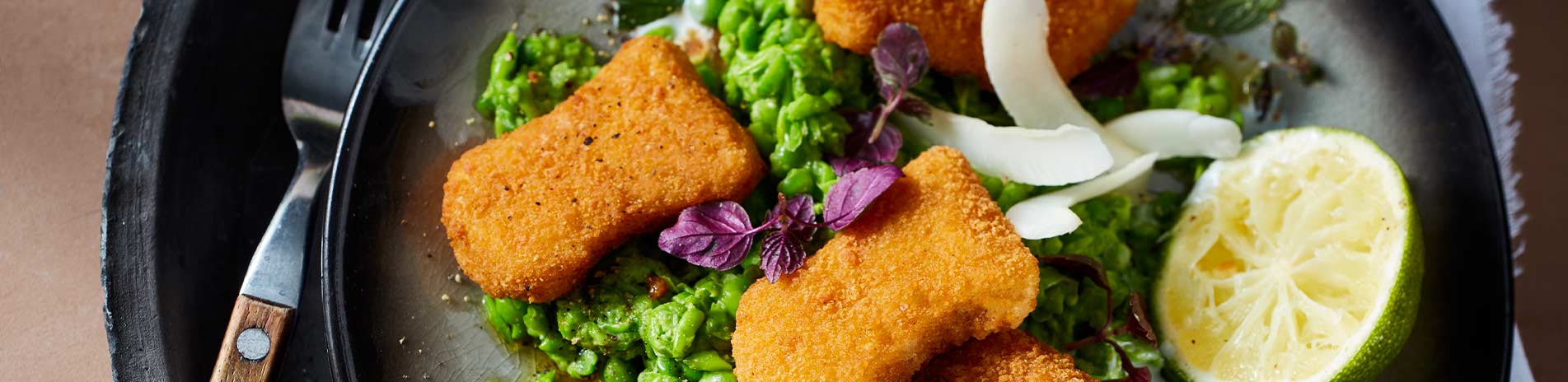 Nuggets mit Kokos-Erbsen-Stampf