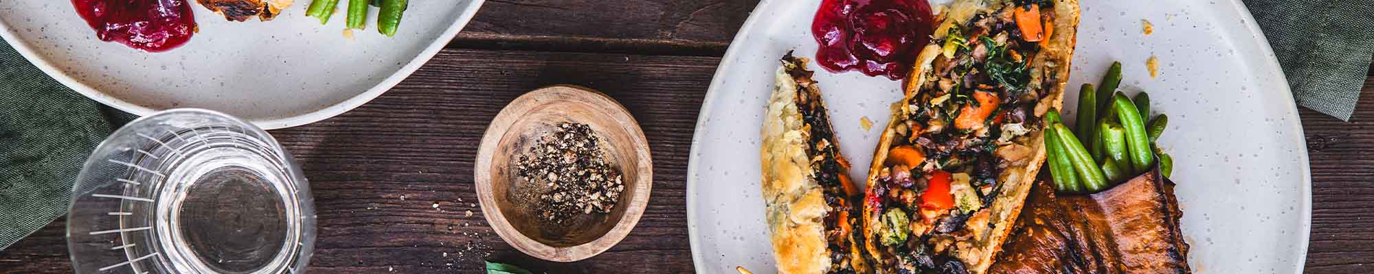 Veggie Wellington gefüllt mit Brokkoli Buchweizen und Prinzessbohnen im Auberginenmantel