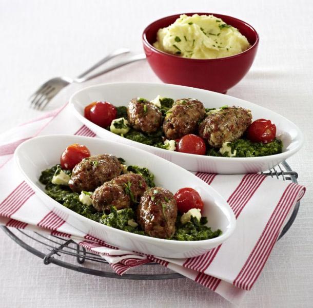 rahm spinat mit herzhaften hackroellchen