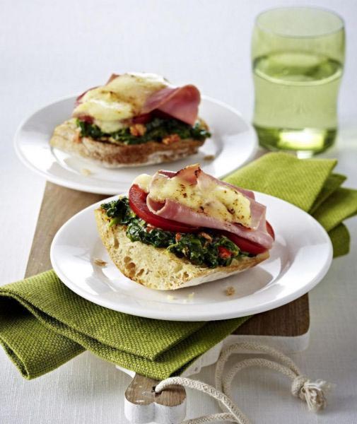 spinat sandwich mit mozzarella ueberbacken