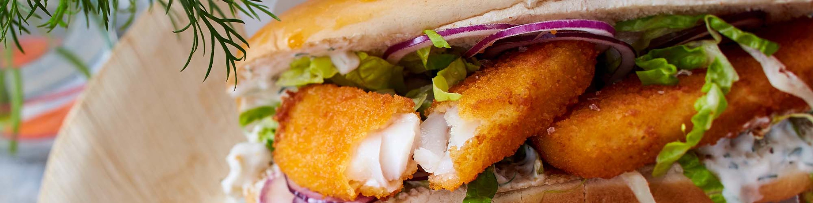 fisch-dog-mit-roten-zwiebeln-hero_310523.jpg