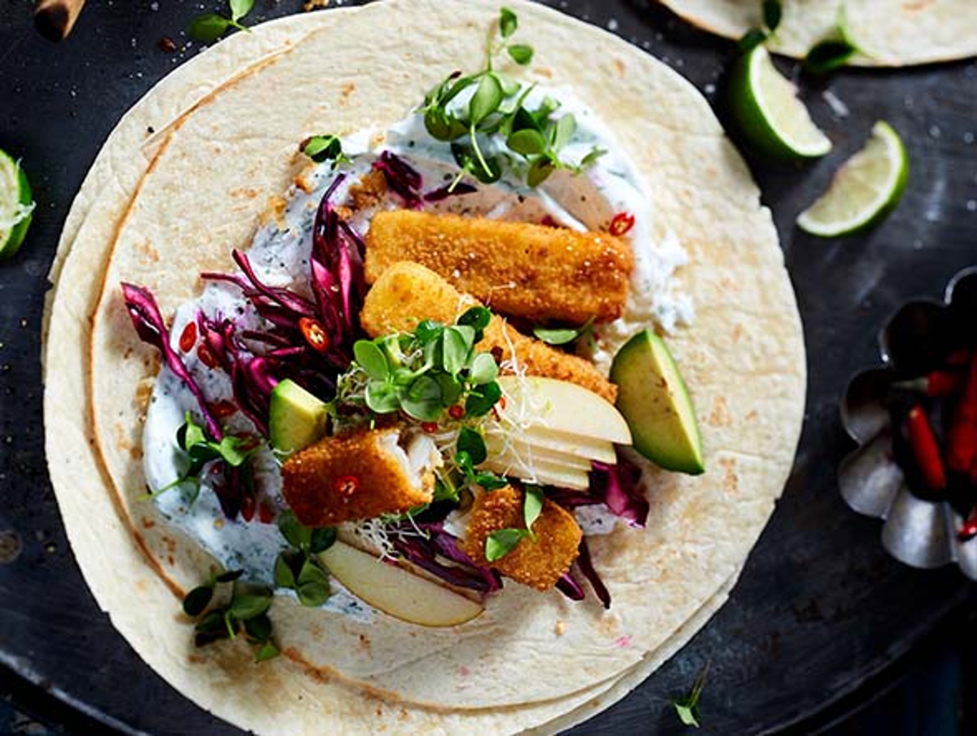 IgloBurrito mit Fischstaebchen Avocado Rotkohl Apfel Chili und Koriandercreme.jpg