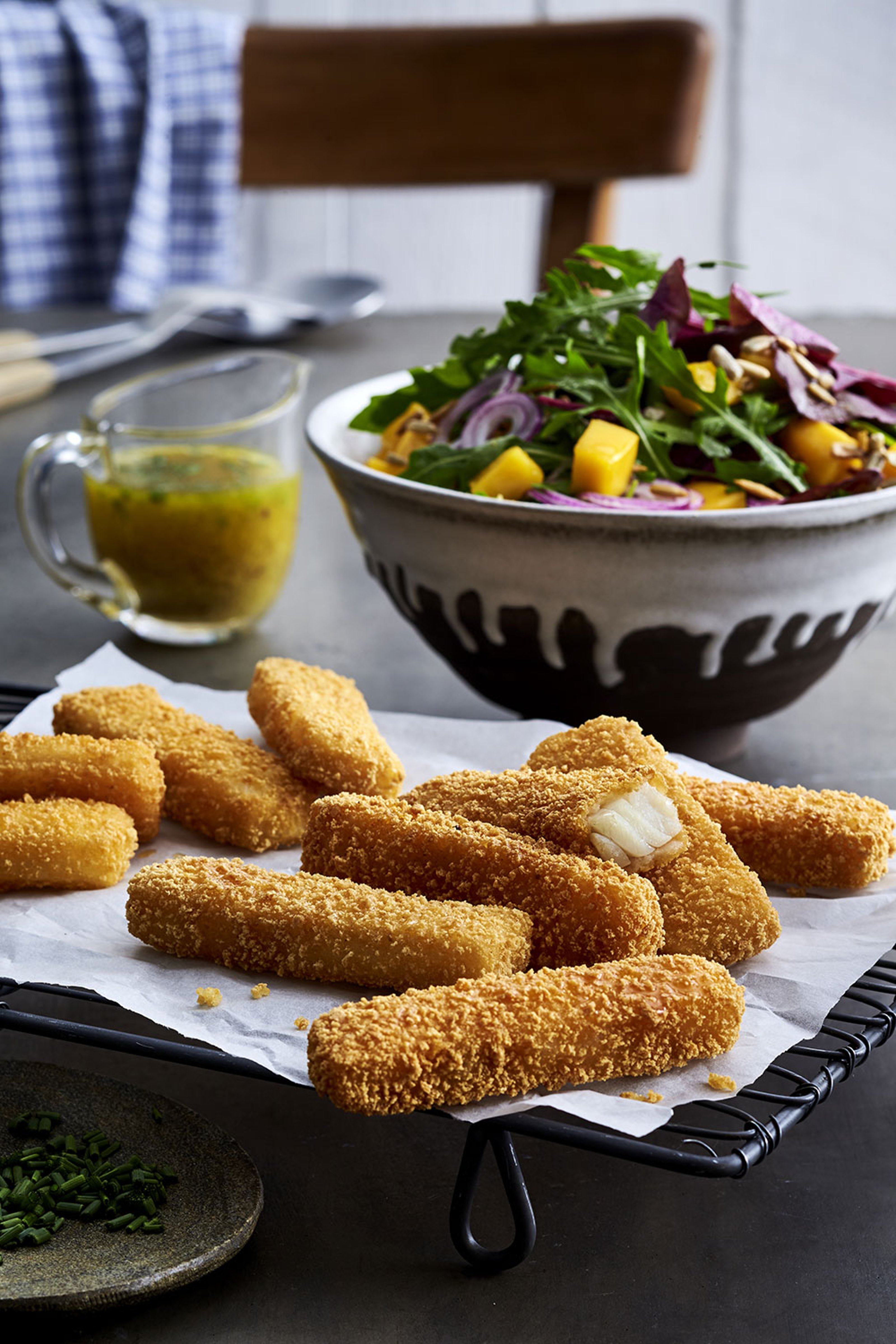 Fischstaebchen_mit-Salat_20170505.jpg