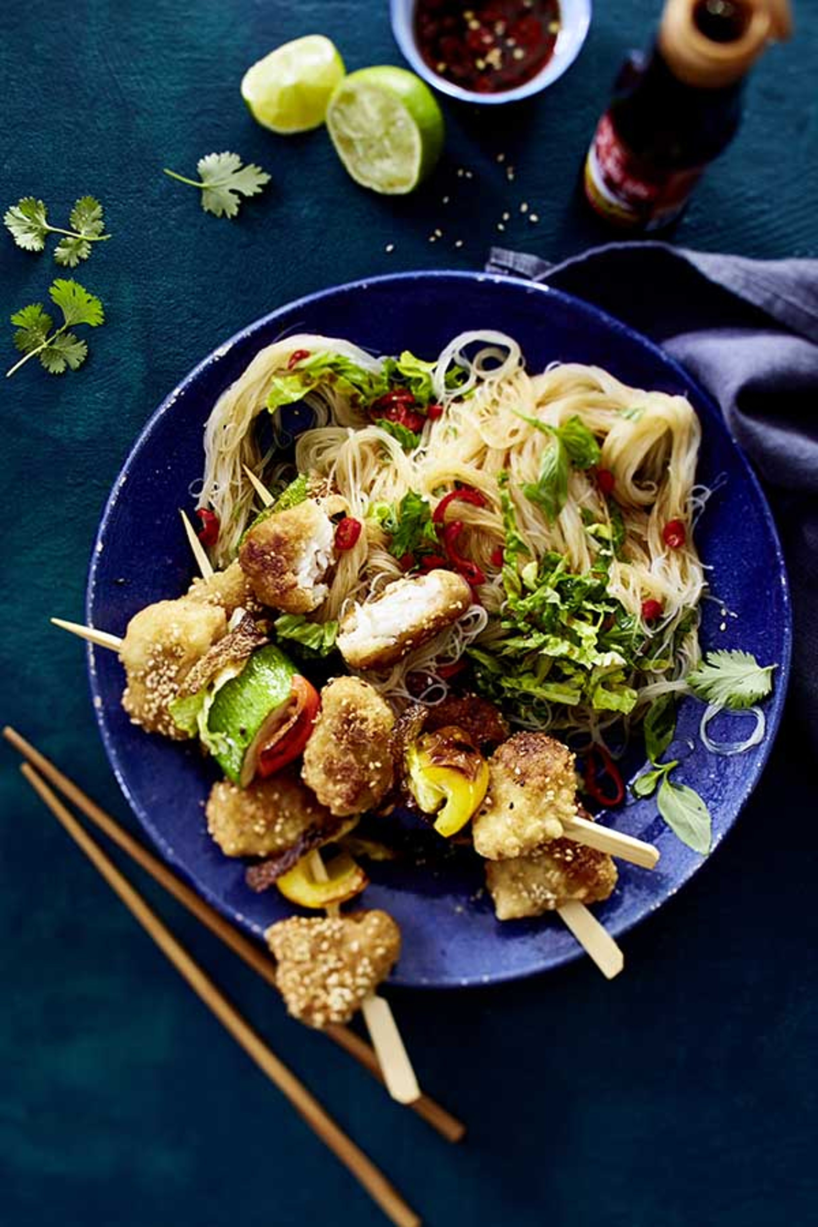 02_iglo_Asia-Knusperspiess_auf_Glasnudelsalat_neu.jpg
