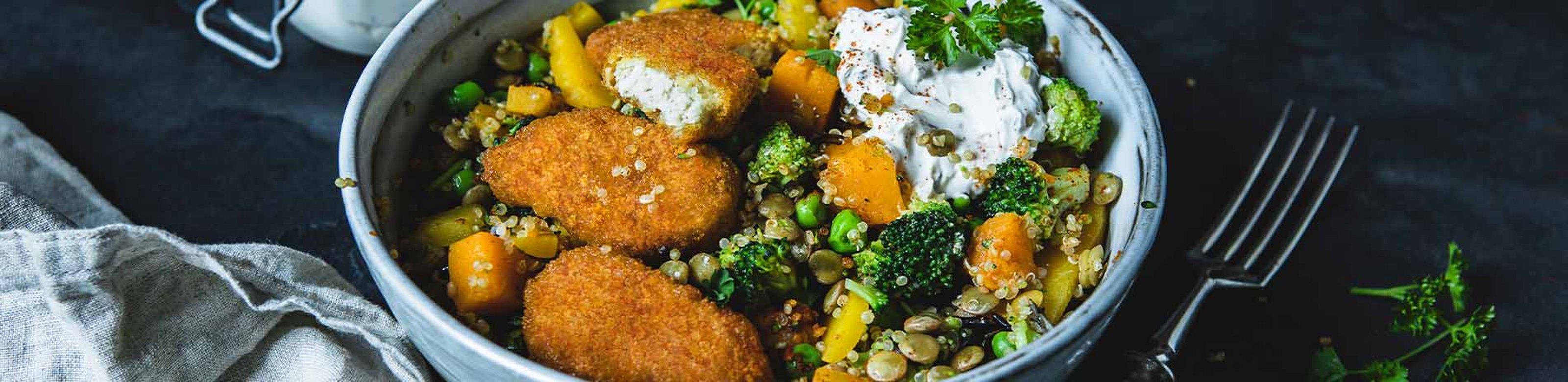 kuerbis-quinoa-bowl-header.jpg