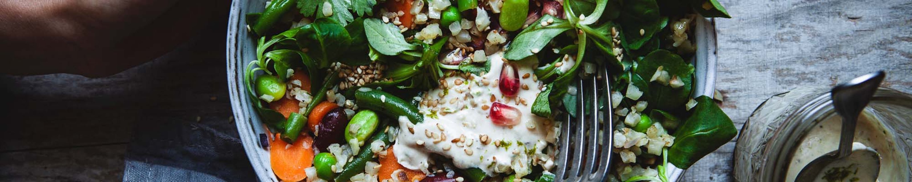 Blumenkohlreis_Bowl_mit_Feldsalat_und_Granatapfel.jpg
